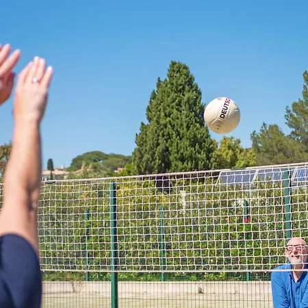 Les Tourelles 아파트호텔 3*