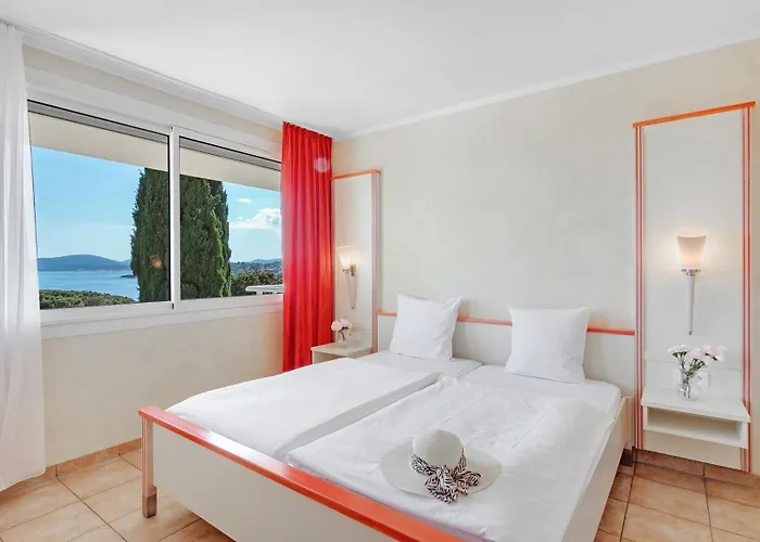 Les Tourelles Apartmanhotel 3*