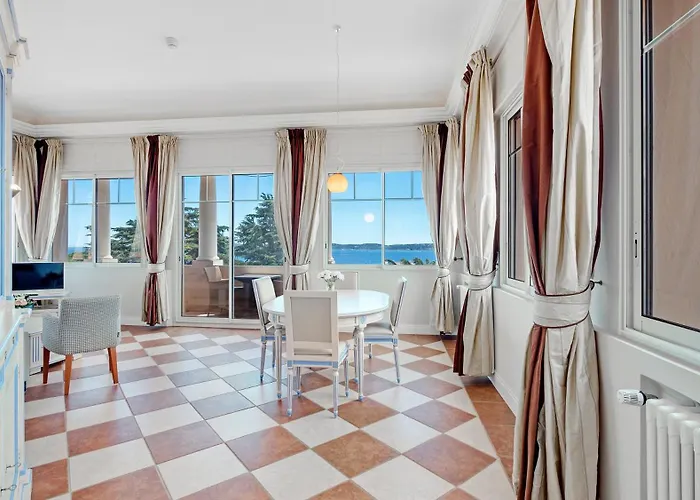 Les Tourelles Apartmanhotel 3*