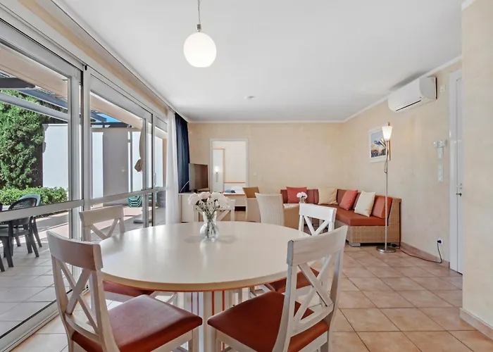 Apartmanhotel Les Tourelles 3*