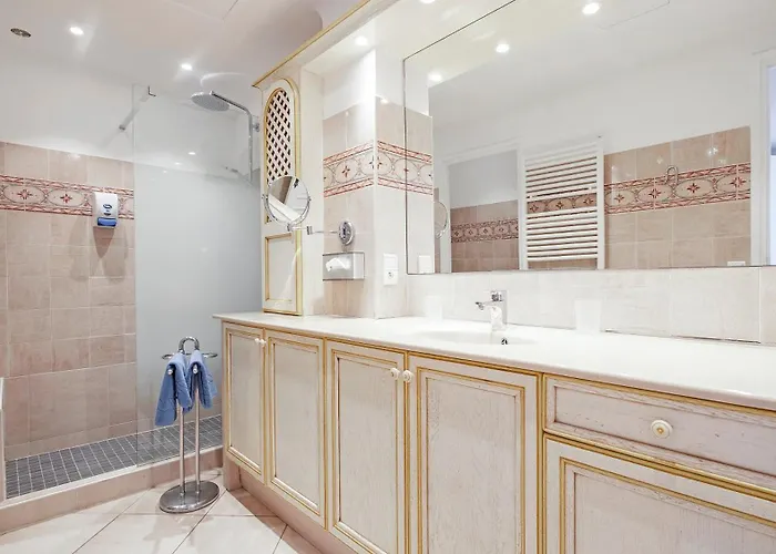 Les Tourelles 3* Σαιντ-Μαξίμ