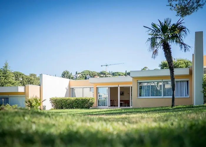 Les Tourelles Apartmanhotel 3*