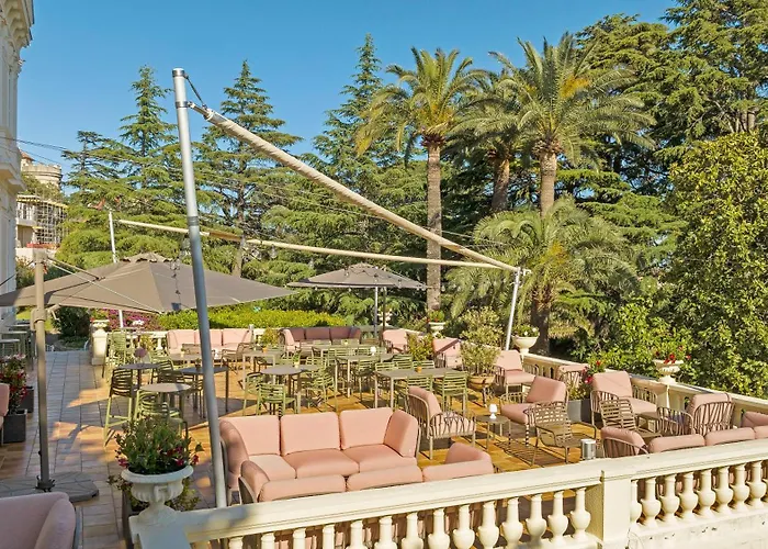 Les Tourelles סן-מקסים