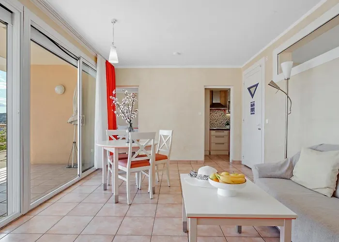 Les Tourelles 3* سانت ماكسيم