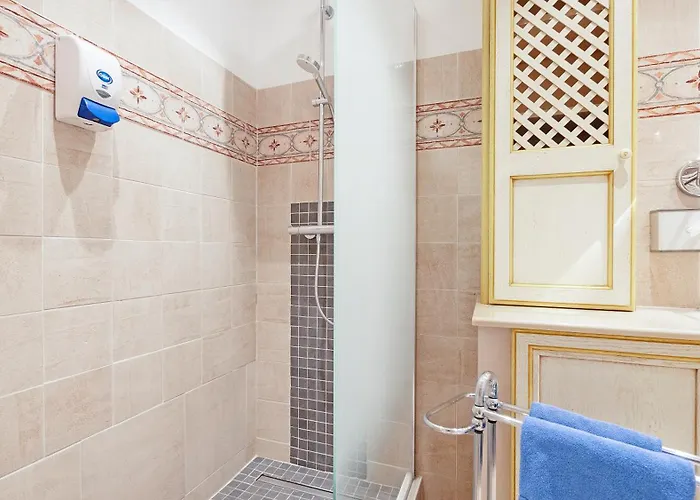 Les Tourelles 3* سانت ماكسيم