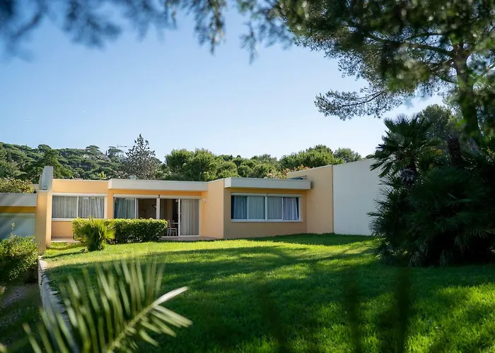 Les Tourelles 3* סן-מקסים